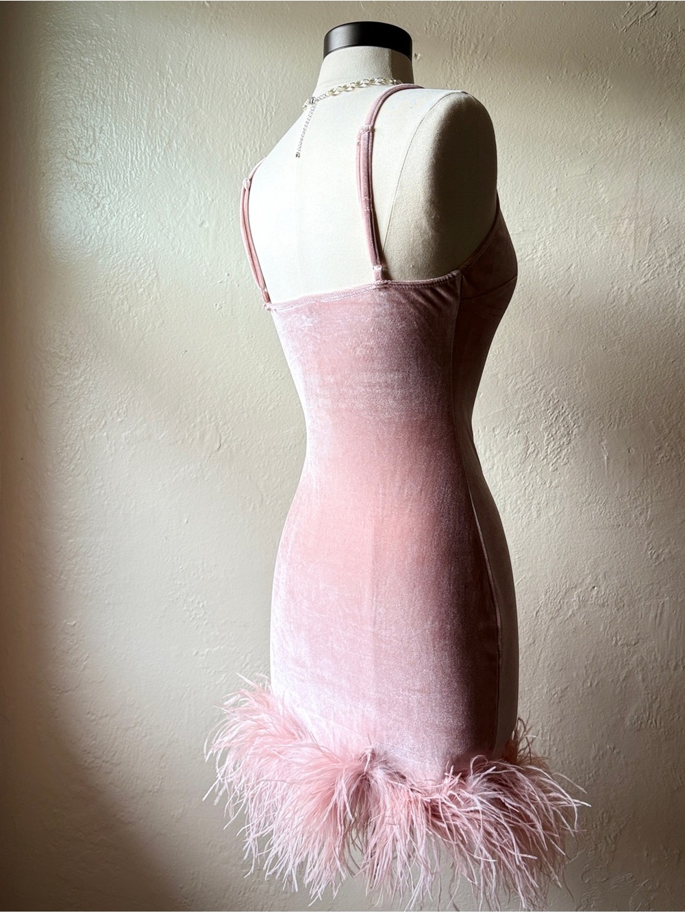 Fashion Nova Pink Velvet Feather Bodycon Dress Size S Mini Bling Gem Necklace - Picture 4 of 15